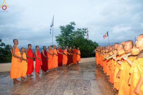 ภาพ No.140987:PhotoStory มหาศรัทธา ธรรมยาตราศรีลังกา EP.5 โครงการสยาม-ลังกา ธรรมยาตรา ฉลองเทศกาลวิสาขบูชาแห่งชาติ ศรีลังกา บูชาธรรม 80 ปีหลวงพ่อธัมมชโย เส้นทางจาก เมืองดัมบูลลา ไปยัง เมืองมาตะเล ตั้งแต่วันที่ 17-20 พฤษภาคม พ.ศ.2567