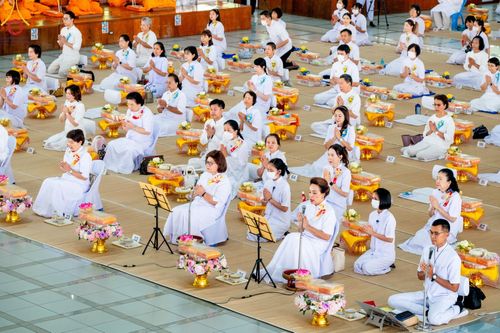 ภาพ No.205738:พิธีสวดพระพุทธมนต์ และถวายภัตตาหารเมนูสวรรค์แด่พระภิกษุ สามเณร วันจันทร์ที่ 3 กุมภาพันธ์ พ.ศ. 2568 ณ หอฉันคุณยายอาจารย์ฯ วัดพระธรรมกาย