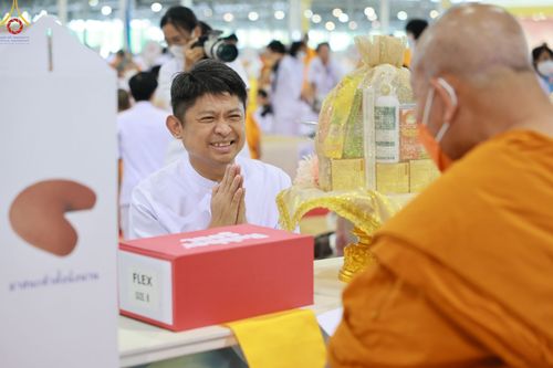 ภาพ No.85419:พิธีถวายมหาสังฆทานคณะสงฆ์ 2000 กว่าวัดทั่วประเทศปีที่ 23, พิธีถวายไทยธรรมคณะสงฆ์ 323 วัด 4 จังหวัดชายแดนภาคใต้, พิธีมอบปัจจัยช่วยเหลือครู 4 จังหวัดชายแดนภาคใต้ ณ สภาธรรมกายสากล วัดพระธรรมกาย ในวันสมาธิโลก อาทิตย์ที่ 6 สิงหาคม พ.ศ. 2566