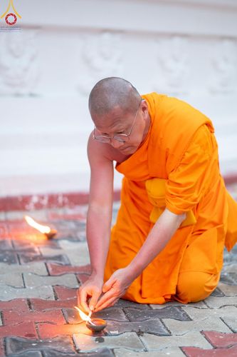 ภาพ No.141103:PhotoStory มหาศรัทธา ธรรมยาตราศรีลังกา EP.6 พิธีจุดวิสาขประทีป 6 วัด ถวายเป็น พุทธบูชา  โครงการสยาม-ลังกา ธรรมยาตรา  ฉลองเทศกาลวิสาขบูชาแห่งชาติ ศรีลังกา  บูชาธรรม 80 ปี หลวงพ่อธัมมชโย วันที่ 16 พฤษภาคม พ.ศ. 2567