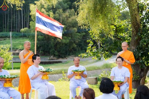 ภาพ No.147483:พิธีตัดปอยผม ขอขมา มอบบาตร ผ้าไตร โครงการปฐมอุปสมบท สมโภชอุโบสถ บูชาธรรม 80 ปี หลวงพ่อธัมมชโย ณ วัดพระธรรมกายโทชิหงิ ประเทศญี่ปุ่น วันพฤหัสบดีที่ 8 สิงหาคม พ.ศ. 2567