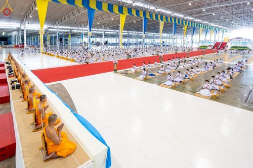 ภาพ No.88195:พิธีมุทิตาสักการะ เปรียญธรรม 9,6,3 และบาลีศึกษา 6,3  พิธีมอบดวงแก้วสามเณรทรงบาลีไวยากรณ์ วันอาทิตย์ 17 กันยายน พ.ศ. 2566 ณ สภาธรรมกายสากล วัดพระธรรมกาย