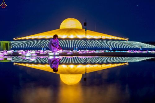 ภาพ No.241034:วันพุธที่ 27 สิงหาคม พ.ศ. 2568 พิธีจุดประทีป ในวันธรรมชัย ณ วัดพระธรรมกาย