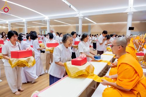 ภาพ No.237889:วันอาทิตย์ที่ 10 สิงหาคม พ.ศ. 2568 พิธีถวายไทยธรรมมุทิตาเปรียญธรรมและบาลีศึกษา ณ ห้องแก้วสารพัดนึก2 วัดพระธรรมกาย ปทุมธานี