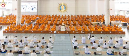 ภาพ No.147805:พิธีถวายภัตตาหารเมนูสวรรค์ ในพรรษาแห่งการเข้าถึงธรรม วันเสาร์ที่ 10 สิงหาคม พ.ศ. 2567 ณ หอฉันคุณยายอาจารย์ฯ วัดพระธรรมกาย