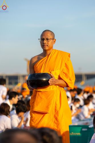 ภาพ No.187791:พิธีตักบาตรฉลองพระใหม่ ต้อนรับพุทธศักราช 2568 ณ ลานธรรมพระมหาธรรมกายเจดีย์ วัดพระธรรมกาย จ.ปทุมธานี วันที่ 1 มกราคม พ.ศ. 2568