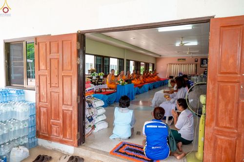 ภาพ No.235454:วันที่ 30-31 กรกฎาคม พ.ศ. 2568 วัดพระธรรมกาย มูลนิธิธรรมกาย ร่วมกับศูนย์ส่งเสริมศีลธรรมจังหวัดสุรินทร์ เปิดศูนย์พักพิงชั่วคราวเพื่อช่วยเหลือประชาชน ผู้อพยพจากเหตุปะทะกันตามแนวชายแดน ไทย-กัมพูชา ตั้งแต่วันที่ 24 กรกฎาคม พ.ศ.2568 เป็นต้นไป