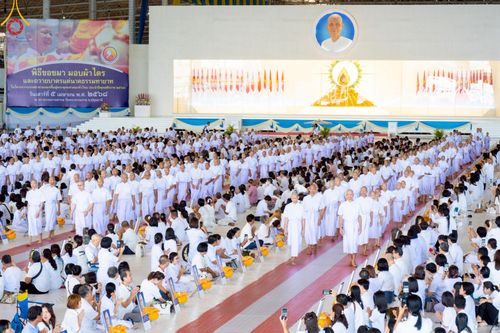 ภาพ No.215007:วันเสาร์ที่ 5 เมษายน พ.ศ. 2568 พิธีเวียนประทักษิณรอบพระมหาธรรมกายเจดีย์  พิธีวันทาเจดีย์ พิธีขอขมาและมอบผ้าไตร ในโครงการบรรพชาสามเณรฟื้นฟูพระพุทธศาสนาทั่วไทย , โครงการหน่อแก้วเปรียญธรรม รุ่นที่ 13 ,  โครงการสามเณรยุวธรรมทายาท รุ่นที่ 33 , โครงการสามเณรมั