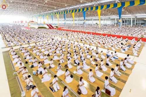 ภาพ No.86895:พิธีตักบาตร , พิธีบูชาข้าวพระ , พิธีจุดเทียนใจ ไฟนิรันดร์ อนันตชัย ในวันอาทิตย์ต้นเดือน 3 กันยายน พ.ศ. 2566 ณ วัดพระธรรมกาย