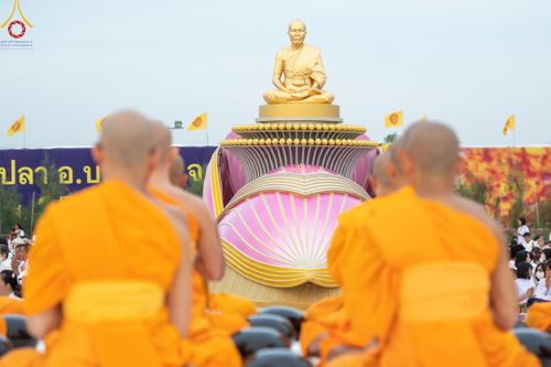 ภาพ No.118522:พิธีตักบาตรพระธรรมยาตรา ปีที่ 12 ณ อนุสรณ์สถานลำดับที่ 5 สถานที่เผยแผ่วิชชาธรรมกายครั้งแรก อนุสรณ์สถานบางปลา จ.นครปฐม วันที่ 25 มกราคม พ.ศ. 2567