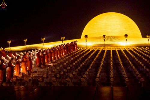 ภาพ No.253690:วันที่ 10 ตุลาคม พ.ศ. 2568 พิธีจุดประทีปบูชาพระผู้ปราบมาร, พิธีจุดประทีปบนพระมหาธรรมกายเจดีย์  20,000 ดวง เนื่องในวันคล้ายวันเกิดครบรอบ 141 ปี พระมงคลเทพมุนี (สด จนฺทสโร)