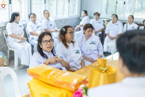 ภาพ No.249129:วันที่ 26-28 กันยายน พ.ศ. 2568 โครงการอบรม อุบาสกแก้ว อุบาสิกาแก้ว รุ่นที่ 3  ณ ศูนย์ปฏิบัติธรรมสมุทรปราการ ได้รับความเมตตาจากคณะสงฆ์ในพื้นที่  รวมถึงผู้บริหารสถานศึกษา ที่นำนักเรียนระดับมัธยมปลาย  มารับฟังข้อมูลเพื่อที่จะเป็นกำลังสำคัญ ในการเข้าร่วมขบวน