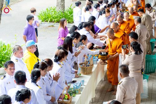 ภาพ No.227139:วันอังคารที่ 3 มิถุนายน พ.ศ. 2568 นายอำเภอคลองหลวง นำพสกนิกรรวมใจภักดิ์ สมเด็จพระนางเจ้าฯ พระบรมราชินี เนื่องในโอกาสวันเฉลิมพระชนมพรรษา ณ อาคารปลูกศรัทธา 2 วัดพระธรรมกาย อ.คลองหลวง จ.ปทุมธานี