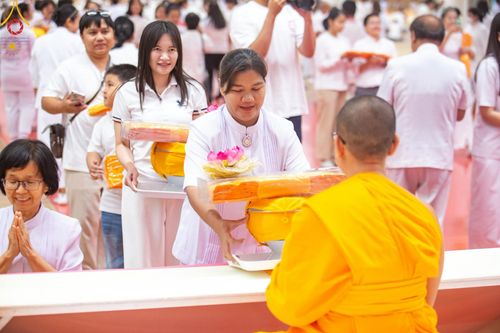 ภาพ No.212776:วันอาทิตย์ที่ 23 มีนาคม พ.ศ. 2568 พิธีร่วมบุญโครงการบรรพชาสามเณร 5,000 รูป ณ ห้องแก้วสารพัดนึก 2 วัดพระธรรมกาย