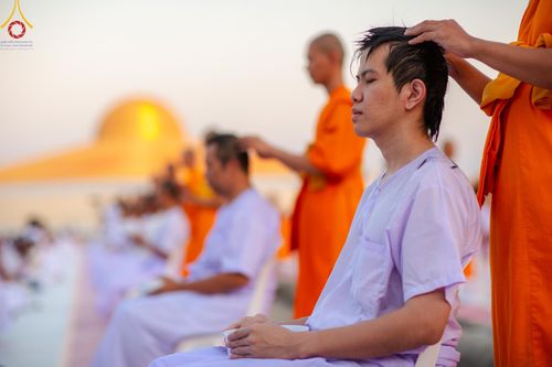 ภาพ No.180052:พิธีปลงผมนาคธรรมทายาท ในโครงการอุปสมบทหมู่ บูชาธรรมมหาปูชนียาจารย์ (ศูนย์อบรมวัดพระธรรมกาย) วันที่ 1 ธันวาคม พ.ศ. 2567 ณ ลานธรรมหารัตนวิหารคด วัดพระธรรมกาย จ.ปทุมธานี