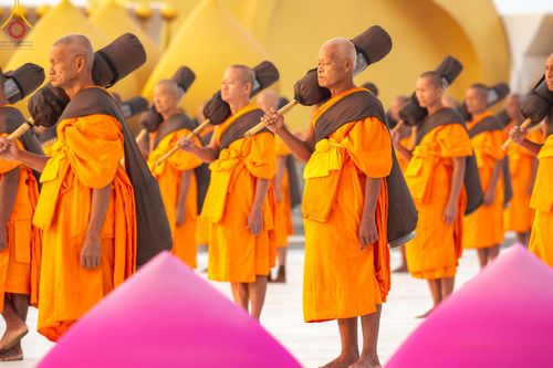 ภาพ No.198662:พระธรรมยาตราปฏิบัติธรรม และถ่ายภาพหมู่ประวัติศาสตร์ ณ อนุสรณ์สถานบางปลา วัดบางปลา อำเภอบางเลน จังหวัดนครปฐม ในโครงการธรรมยาตรา กตัญญูบูชา มหาปูชนียาจารย์ พระมงคลเทพมุนี(สด จนฺทสโร) พระผู้ปราบมาร อนุสรณ์สถาน 7 แห่ง ปีที่ 13 วันที่ 20 มกราคม พ.ศ. 2568