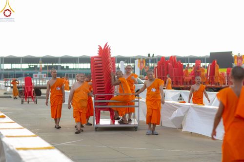 ภาพ No.218678:วันพฤหัสบดีที่ 17 เมษายน พ.ศ. 2568 การเตรียมงานในลานธรรม , สภาธรรมกายสากล , วิหารคด  เพื่องานวันคุ้มครองโลก 22 เมษายน พ.ศ. 2568