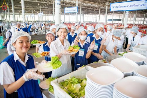 ภาพ No.58875:V.40 ภัตตาหารพระหมื่นวัด เราจัดให้ การปฏิบัติงานของเจ้าหน้าที่และอาสาสมัคร เพื่อรับบุญในการถวายภัตตาหาร แด่คณะสงฆ์ 10,000 กว่าวัดทั่วประเทศ ที่มาร่วมงานวันคุ้มครองโลก จันทร์ที่ 22 เมษายน พ.ศ. 2567 ณ วัดพระธรรมกาย