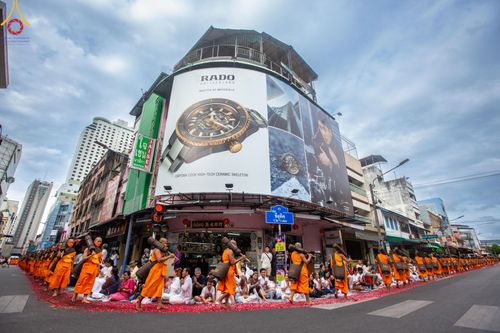 ภาพ No.128541:พิธีอัญเชิญพระบรมสารีริกธาตุ " ใจกลางเมืองนครหาดใหญ่ " เพื่อประดิษฐาน ณ มหารัตนเจดีย์สิริปทุมสวรรค์ (เจดีย์อริยพุทธะ 5 พระองค์) ศูนย์ปฏิบัติธรรมภาคใต้ อ.บางกล่ำ จ.สงขลา  วันที่ 9 มีนาคม พ.ศ. 2567 (ชุดที่ 2)