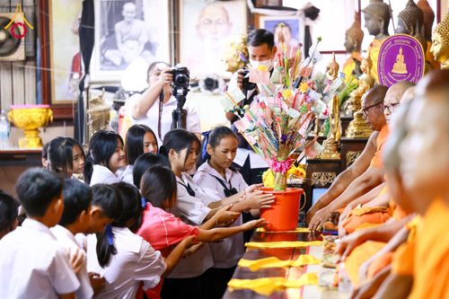 ภาพ No.196640:พิธีทอดผ้าป่าทำนุบำรุงศาสนสถาน ณ วัดไทยเจริญ ตำบลบางขุนกอง อำเภอบางกรวย จังหวัดนนทบุรี  ในโครงการธรรมยาตรา กตัญญูบูชา มหาปูชนียาจารย์ พระมงคลเทพมุนี(สด จนฺทสโร) พระผู้ปราบมาร อนุสรณ์สถาน 7 แห่ง ปีที่ 13 วันที่ 17 มกราคม พ.ศ. 2568