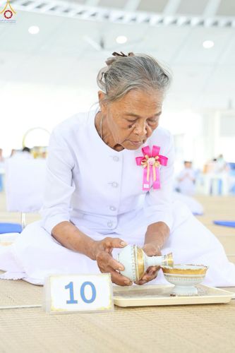 ภาพ No.231955:วันที่ 5 กรกฎาคม พ.ศ. 2568 พิธีถวายภัตตาหารเมนูสวรรค์ เพื่อการบรรลุธรรม ณ หอฉันคุณยายอาจารย์ฯ วัดพระธรรมกาย