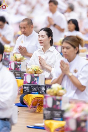 ภาพ No.145291:พิธีถวายผ้าอาบน้ำฝนและประทีปโคมไฟ ณ สภาธรรมกายสากล วัดพระธรรมกาย วันเสาร์ที่ 20 กรกฎาคม พ.ศ. 2567