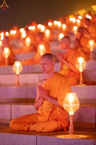 ภาพ No.125071:พิธีเวียนประทักษิณและจุดมาฆประทีป (ชุดที่ 2) ในวันมาฆบูชา เสาร์ที่ 24 กุมภาพันธ์ พ.ศ. 2567 ณ พระมหาธรรมกายเจดีย์ วัดพระธรรมกาย