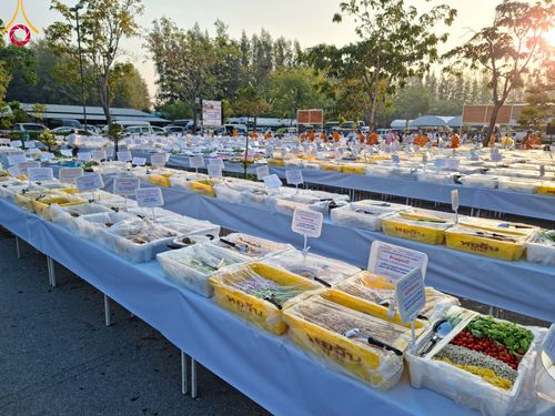 ถวายภัตตาหารเป็นสังฆทาน แด่คณะพระธรรมยาตราฯ ในโครงการธรรมยาตรากตัญญูบูชา มหาปูชนียาจารย์ พระมงคลเทพมุนี(สด จนฺทสโร) พระผู้ปราบมาร อนุสรณ์สถาน 7 แห่ง ปีที่ 12 วันที่ 7 มกราคม พ.ศ. 2567 ณ อนุสรณ์สถานโลตัสแลนด์ จ.สุพรรณบุรี