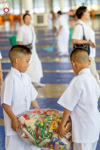 ภาพ No.277051:วันอาทิตย์ที่ 7 ธันวาคม พ.ศ. 2568 พิธีตักบาตรอาทิตย์ต้นเดือน ณ บ้านแก้วเรือนทองคุณยายฯ วัดพระธรรมกาย