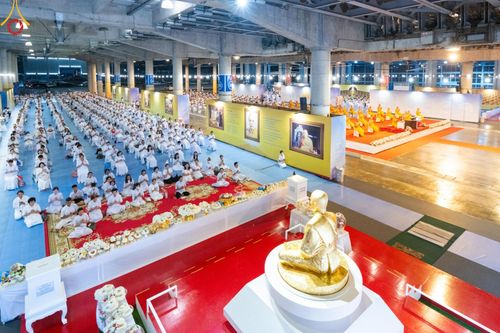 ภาพ No.154868:พิธีจุดประทีป, พิธีฉลองชัยสวดมนต์บทธัมมจักกัปปวัตนสูตร ณ มหารัตนวิหารคด วัดพระธรรมกาย วันอังคารที่ 17 กันยายน พ.ศ. 2567