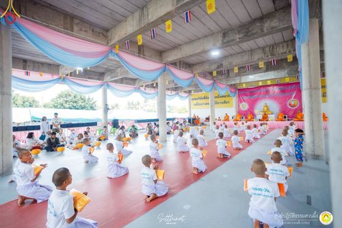 ภาพ No.216009:วันพฤหัสบดีที่ 3 เมษายน พ.ศ. 2568 พิธีบรรพชาสามเณร ภาคฤดูร้อน รุ่นที่ 15  บูชาธรรมหลวงพ่อธัมมชโย 81 ปี 81 รูป ณ ศูนย์ปฏิบัติธรรมสวนผึ้ง จ.ราชบุรี