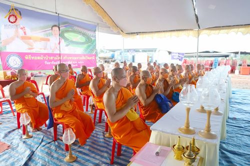 ภาพ No.76249:พิธีกลั่นแผ่นดินสร้างมหาเจดีย์ปัตตานี , พิธีตักบาตรแด่พระภิกษุสงฆ์ 159 รูป ,  พิธีทอดผ้าป่า , พิธีโปรยรัตนชาติ ,  พิธีจุดประทีปถวายเป็นพุทธบูชา ณ ศูนย์อบรมเยาวชนปัตตานี จ.ปัตตานี วันอาทิตย์ที่ 5 กุมภาพันธ์ พ.ศ.2566