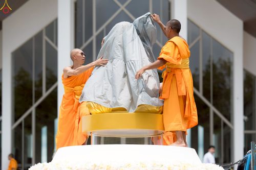 ภาพ No.239814:วันที่ 16-17 สิงหาคม พ.ศ. 2568 การปฏิบัติหน้าที่ของเจ้าหน้าที่ทุกสถานะ เพื่องานพิธีอัญเชิญรูปเหมือนพระมงคลเทพมุนี (สด จันทสโร) และพิธีกดปุ่มอัญเชิญรูปเหมือน พระมงคลเทพมุนี (สด จันทสโร) ณ มหาวิหารแก้วพระมงคลเทพมุนี ศูนย์ปฏิบัติธรรมแก้วเมืองเลย จ.เลย