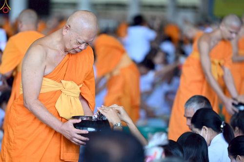 ภาพ No.263929:วันอาทิตย์ที่ 2 พฤศจิกายน พ.ศ. 2568 พิธีตักบาตรอาทิตย์ต้นเดือน ณ บ้านแก้วเรือนทองคุณยายฯ วัดพระธรรมกาย