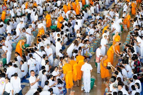 ภาพ No.167548:พิธีตักบาตรและพิธีบูชาข้าวพระ ในวันอาทิตย์ที่ 3 พฤศจิกายน พ.ศ. 2567 ณ วัดพระธรรมกาย