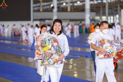 ภาพ No.126571:พิธีตักบาตร ในวันอาทิตย์ต้นเดือนที่ 3 มีนาคม พ.ศ. 2567 ณ บ้านแก้วเรือนทองคุณยายฯ วัดพระธรรมกาย