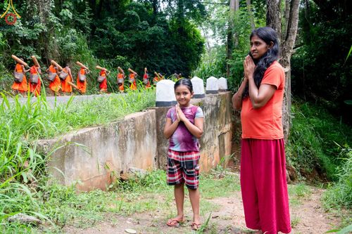 ภาพ No.140740:PhotoStory มหาศรัทธา ธรรมยาตราศรีลังกา EP.4 โครงการสยาม-ลังกา ธรรมยาตรา ฉลองเทศกาลวิสาขบูชาแห่งชาติ ศรีลังกา  บูชาธรรม 80 ปีหลวงพ่อธัมมชโย เส้นทางจาก เมืองดัมบูลลา ไปยัง เมืองมาตะเล  ตั้งแต่วันที่ 17-20 พฤษภาคม พ.ศ. 2567