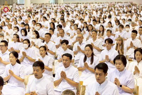 ภาพ No.232075:วันอาทิตย์ที่ 6 กรกฏาคม พ.ศ. 2568 พิธีตักบาตร ข้าวสารอาหารแห้ง  พิธีบูชาข้าวพระ สัมมนาพิเศษราชเหล็ก ณ สภาธรรมกายสากล วัดพระธรรมกาย