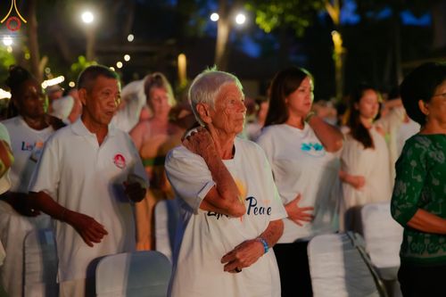 ภาพ No.156438:วัดพุทธบาหลีและวัดพระธรรมกาย จัดปฏิบัติธรรมนานาชาติ 1,151 คนจาก 78 ประเทศ ใน "วันสันติภาพสากล" ณ บาหลี อินโดนีเซีย วันเสาร์ที่ 21 กันยายน พ.ศ. 2567 เวลา 16.00-21.00 น. ณ พิพิธภัณฑ์ ARMA เมืองอูบุด จังหวัดบาหลี ประเทศอินโดนีเซีย