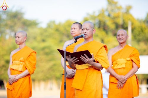 ภาพ No.186981:พระธรรมยาตราปฏิบัติธรรม และถ่ายภาพหมู่ประวัติศาสตร์ ปีที่ 13 ณ ลานทิศตะวันออก มหาวิหารพระมงคลเทพมุนี วัดพระธรรมกาย จ.ปทุมธานี วันเสาร์ที่ 28 ธันวาคม พ.ศ. 2567