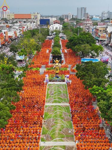 ภาพ No.126099:พิธีทำบุญเมืองนครราชสีมา ฉลอง 556 ปี ตักบาตรพระ 10,000 รูป ในวันเสาร์ที่ 2 มีนาคม พ.ศ.2567 ณ อนุสาวรีย์ท้าวสุรนารี จ.นครราชสีมา จัดโดย คณะสงฆ์จังหวัดนครราชสีมา ร่วมกับสำนักงานจังหวัดนครราชสีมา