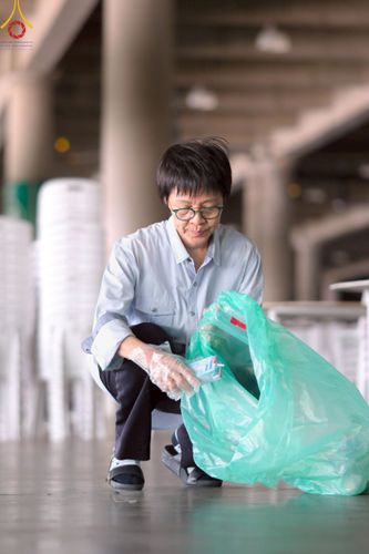 ภาพ No.220521:วันที่ 23-25 เมษายน พ.ศ. 2568 เจ้าหน้าที่และสาธุชนช่วยกัน รับบุญเก็บงานวันคุ้มครองโลก ณ วัดพระธรรมกาย