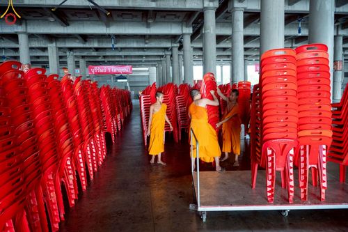 ภาพ No.220831:วันที่ 24-25 เมษายน พ.ศ. 2568 การเก็บงาน ผ้ารับประเคน ผ้าระบาย โต๊ะ เก้าอี้  ภายหลังงานวันคุ้มครองโลก ณ วัดพระธรรมกาย