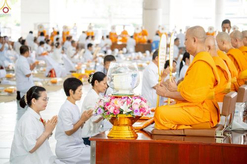 ภาพ No.247439:วันจันทร์ที่ 22 กันยายน พ.ศ. 2568 (วันพระ แรม 15 ค่ำ เดือน 10) พิธีบุพเปตพลี ครั้งที่ 170 ร่วมอุทิศบุญแด่หมู่ญาติที่ล่วงลับไปแล้ว และสืบทอดอายุพระพุทธศาสนา ณ หอฉันคุณยายอาจารย์ฯ วัดพระธรรมกาย