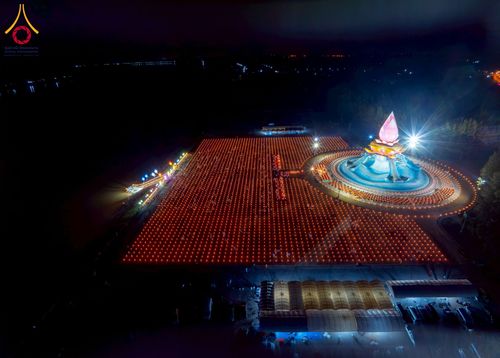 ภาพ No.266159:วันพุธที่ 5 พฤศจิกายน พ.ศ. 2568 (วันพระ ขึ้น 15 ค่ำ เดือน 12) พิธีจุดประทีปโคมลาน, โคมลอย และลอยกระทง ถวายประทีปเป็นพุทธบูชา สร้างความสว่างไสวให้กับแผ่นดินด้วยแสงธรรม ณ พุทธอุทยานนานาชาติ จังหวัดหนองคาย