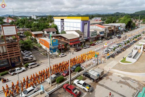 ภาพ No.239231:วันอาทิตย์ที่ 17 สิงหาคม พ.ศ. 2568 พิธีอัญเชิญรูปเหมือนพระมงคลเทพมุนี (สด จันทสโร) ณ ศาลากลางจังหวัดเลย ถึงลานพญานาค สวนสาธารณะกุดป่อง อ.เมือง จ.เลย