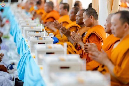 ภาพ No.233583:วันจันทร์ที่ 7 กรกฎาคม พ.ศ. 2568 จังหวัดบุรีรัมย์รวมใจ สัมมนาคณะสงฆ์ เพื่อฟื้นฟูพระพุทธศาสนา  โครงการทอดกฐินสามัคคีทั่วไทย 30,000 วัด ประจำปีพุทธศักราช 2568 และพิธีถวายมหาสังฆทาน 300 กว่าวัด โดยคณะศิษยานุศิษย์ บูชาธรรม 81 ปี หลวงพ่อธัมมชโย  ณ วัดกลาง พระ