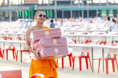 ภาพ No.225112:วันที่ 20 - 27 เมษายน พ.ศ. 2568 "ภาพแห่งความปลื้มที่ไม่มีวันจบ" คณะสงฆ์สามเณร เจ้าหน้าที่ และสาธุชน ร่วมแรงร่วมใจกันเตรียมงานและเก็บงาน เพื่อวันคุ้มครองโลก พิธีถวายมหาสังฆทานคณะสงฆ์ 40,000 กว่าวัดทั่วประเทศ