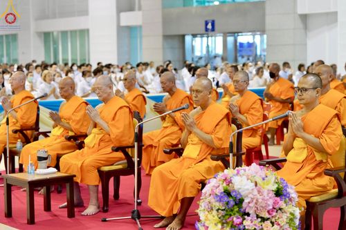 ภาพ No.222824:วันอาทิตย์ต้นเดือนที่ 4 พฤษภาคม พ.ศ. 2568 พิธีบูชาข้าวพระ ณ สภาธรรมกายสากล วัดพระธรรมกาย