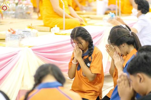 ภาพ No.123790:พิธีถวายโคมมาฆประทีป น้อมถวายเป็นพุทธบูชา แด่คณะพระภิกษุ สามเณร  ณ วัดพระธรรมกาย จ.ปทุมธานี วันเสาร์ที่ 17 กุมภาพันธ์ พ.ศ. 2567